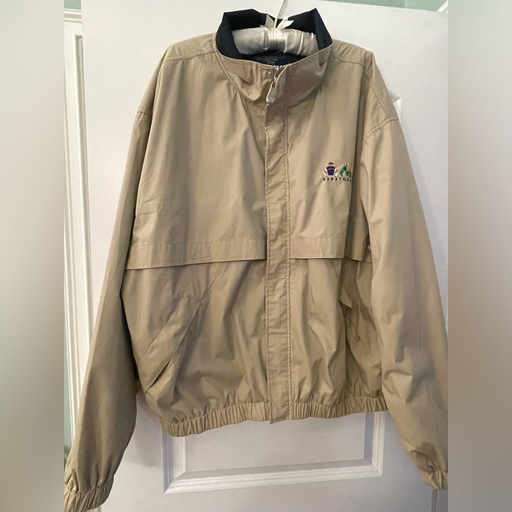 Men's Devon & Jones 2XL Saratoga Jockey Emblem Windbreaker Jacket, pre-owned.